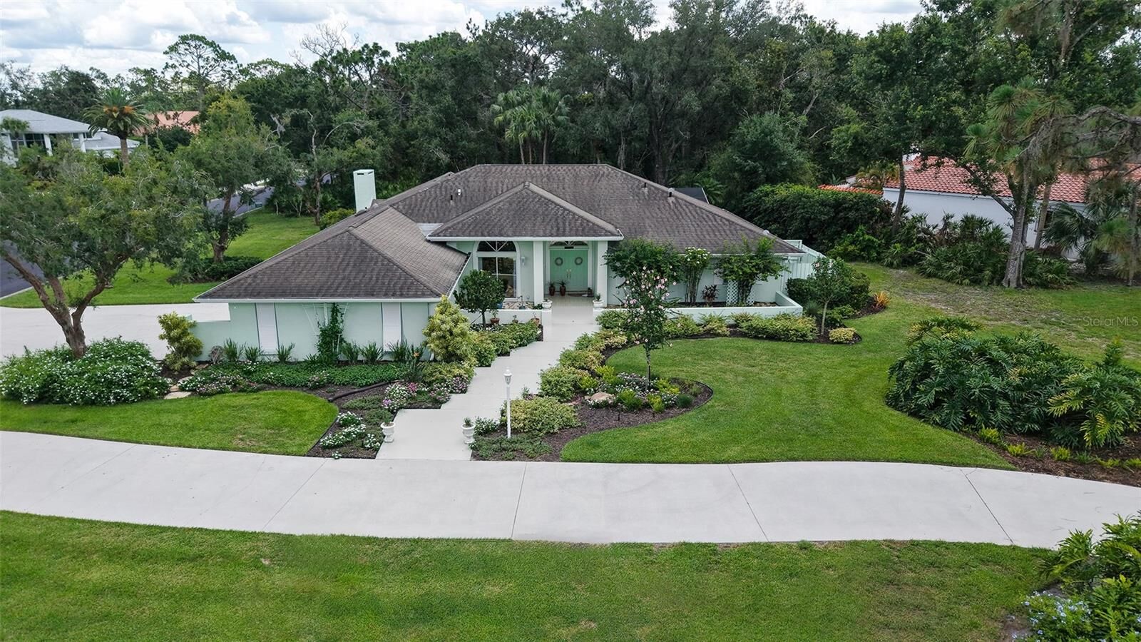 Property Photo:  7604 Weeping Willow Circle  FL 34241 