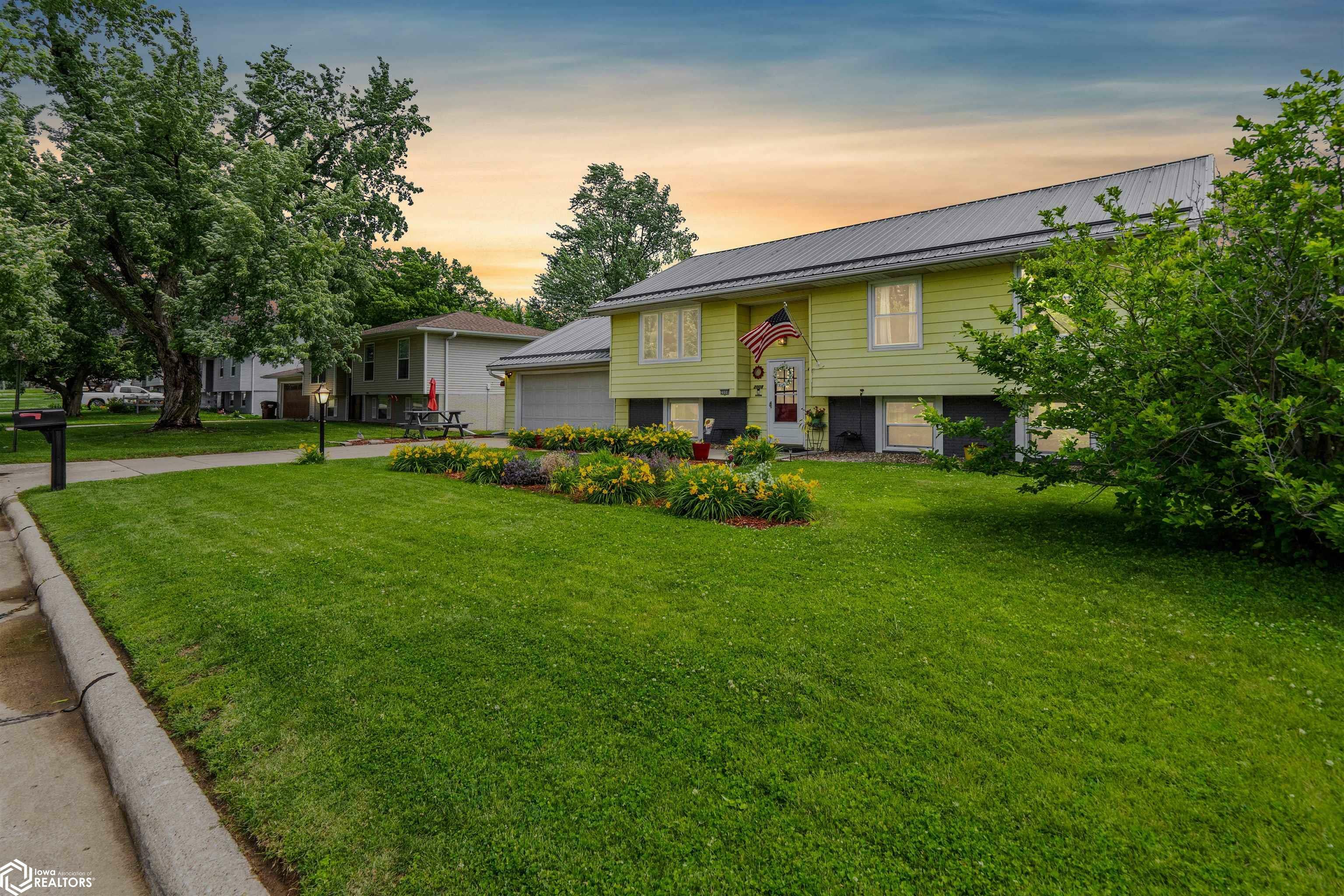Property Photo: 2008 S 4th Avenue IA 50158