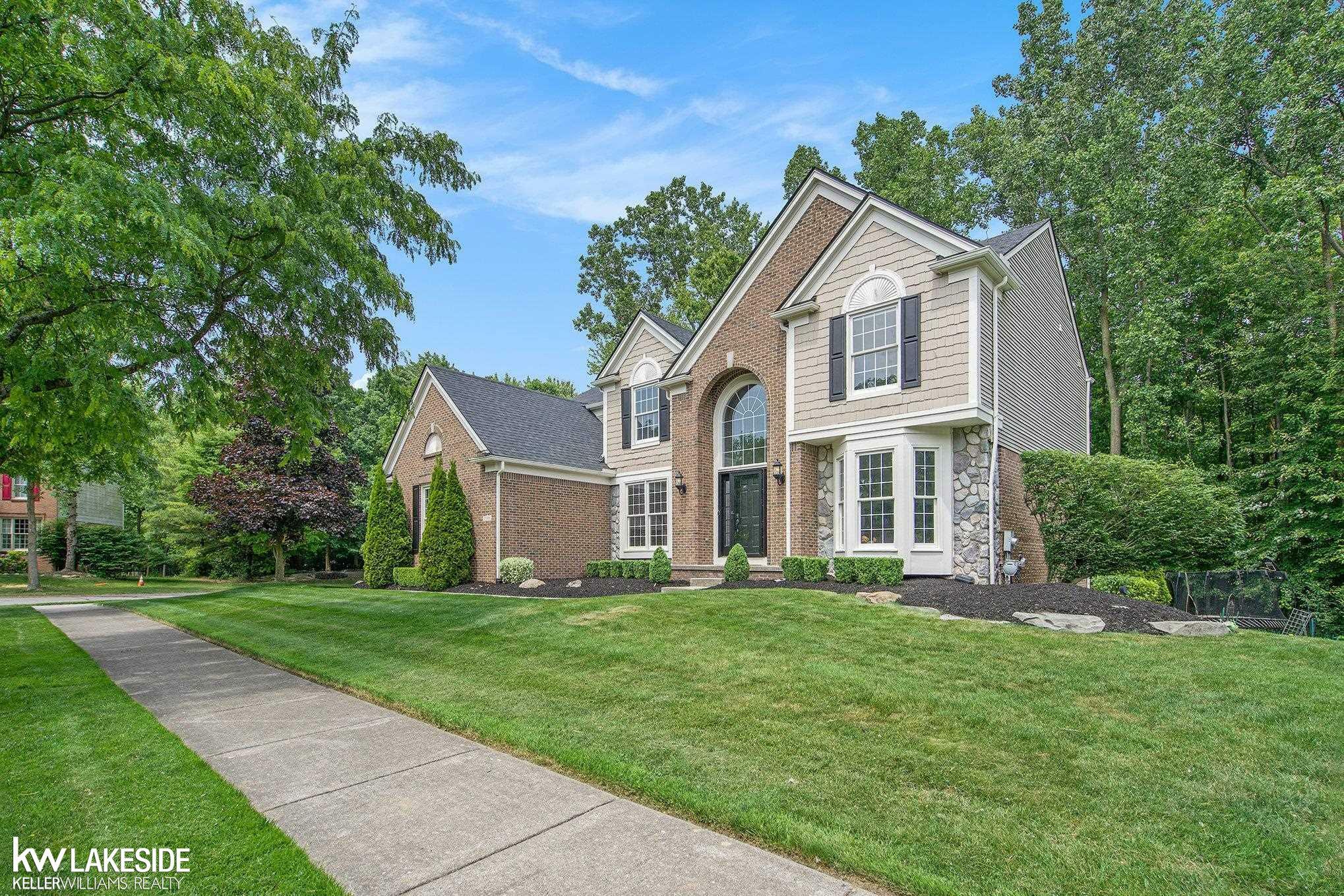 Property Photo: 25986 Glenmoor Street MI 48374