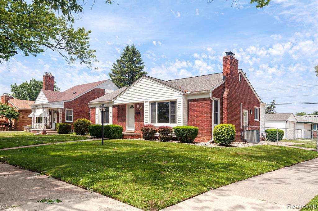 Property Photo: 16555 Juliana Avenue MI 48021 3077