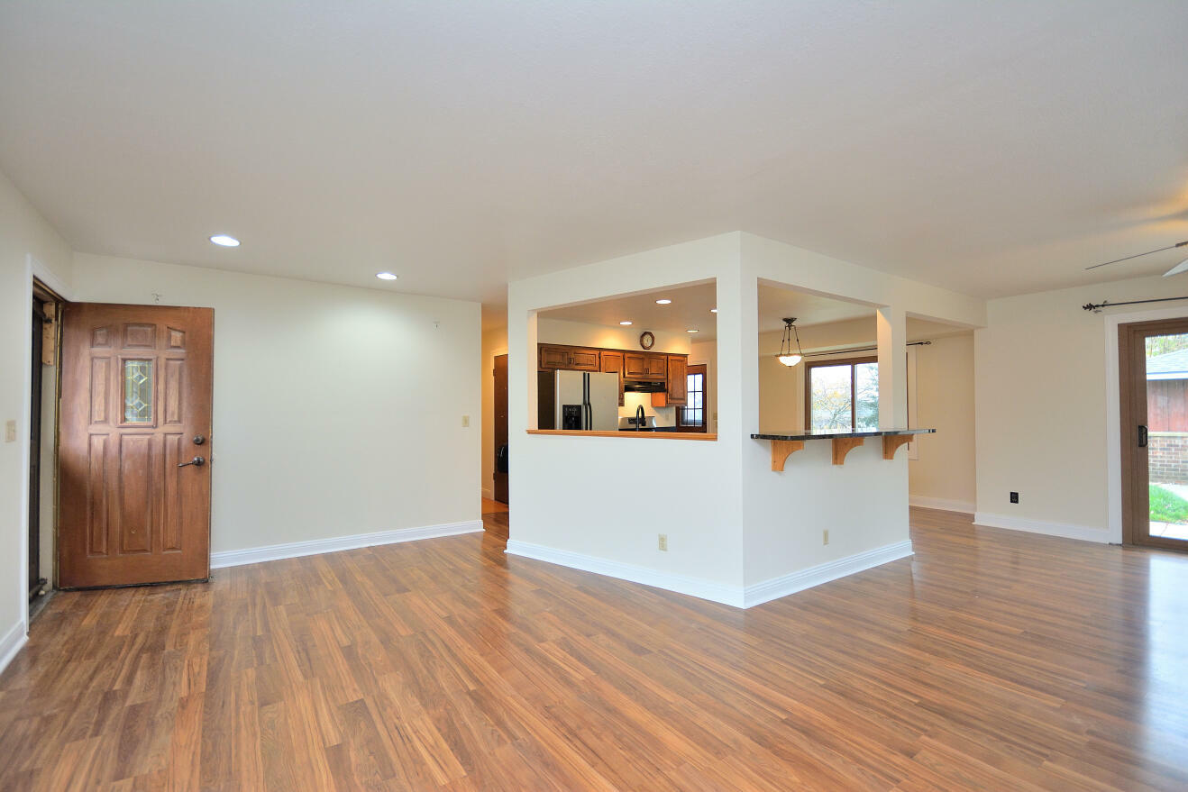 Property Photo: 655 E Mackinac Ave WI 53154