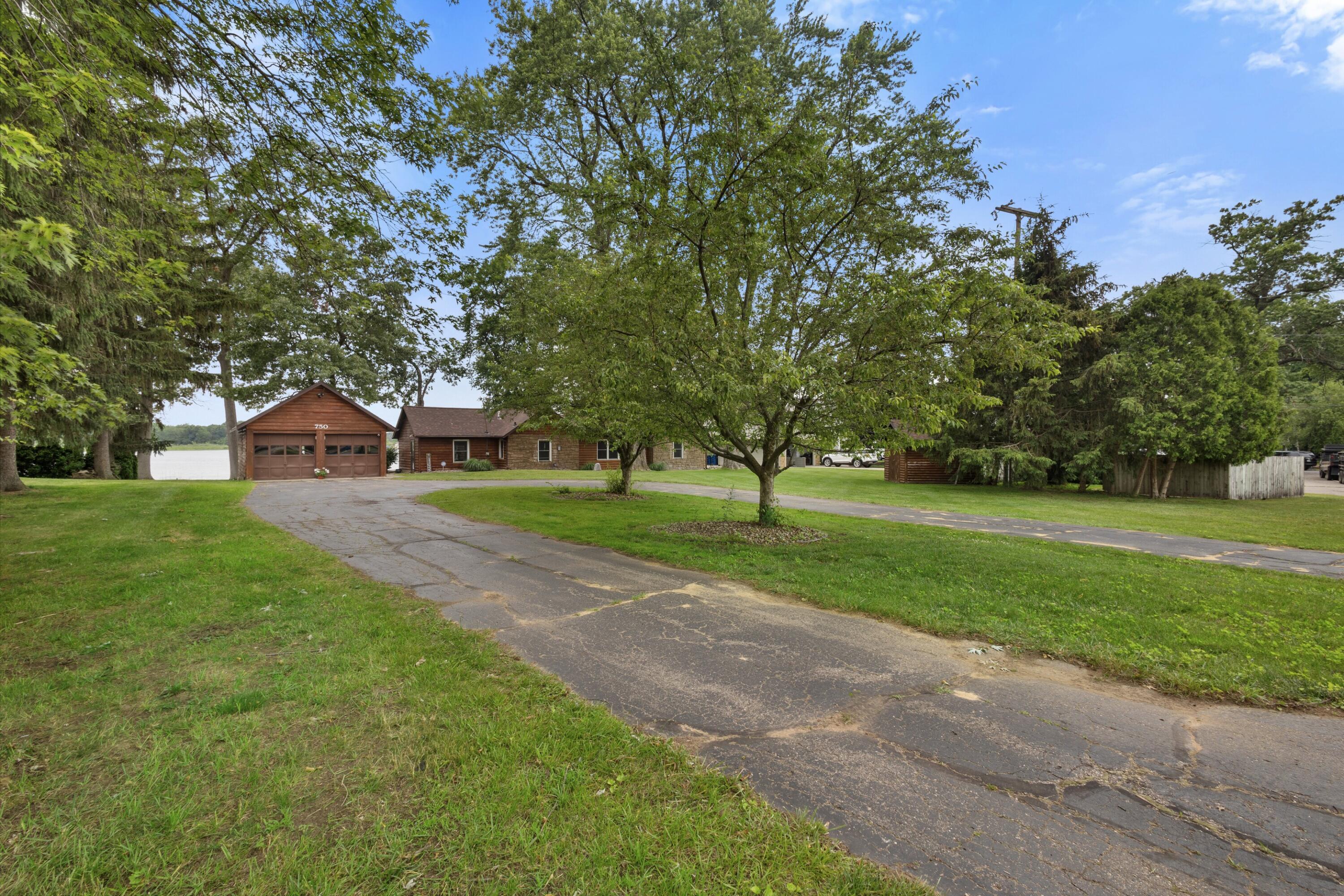 Property Photo: 750 Country Club Drive MI 49015