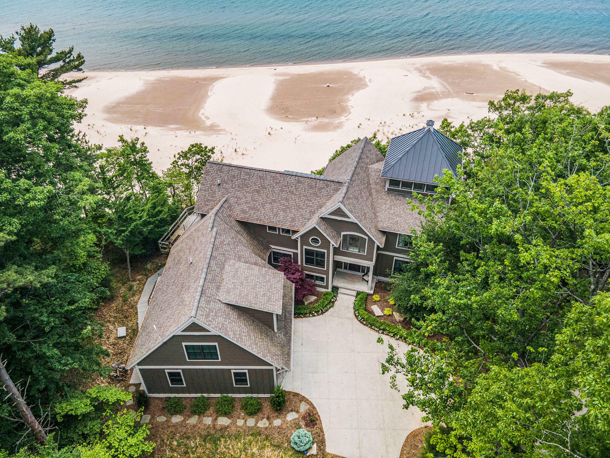 Property Photo: 1963 S Glen Road MI 49455