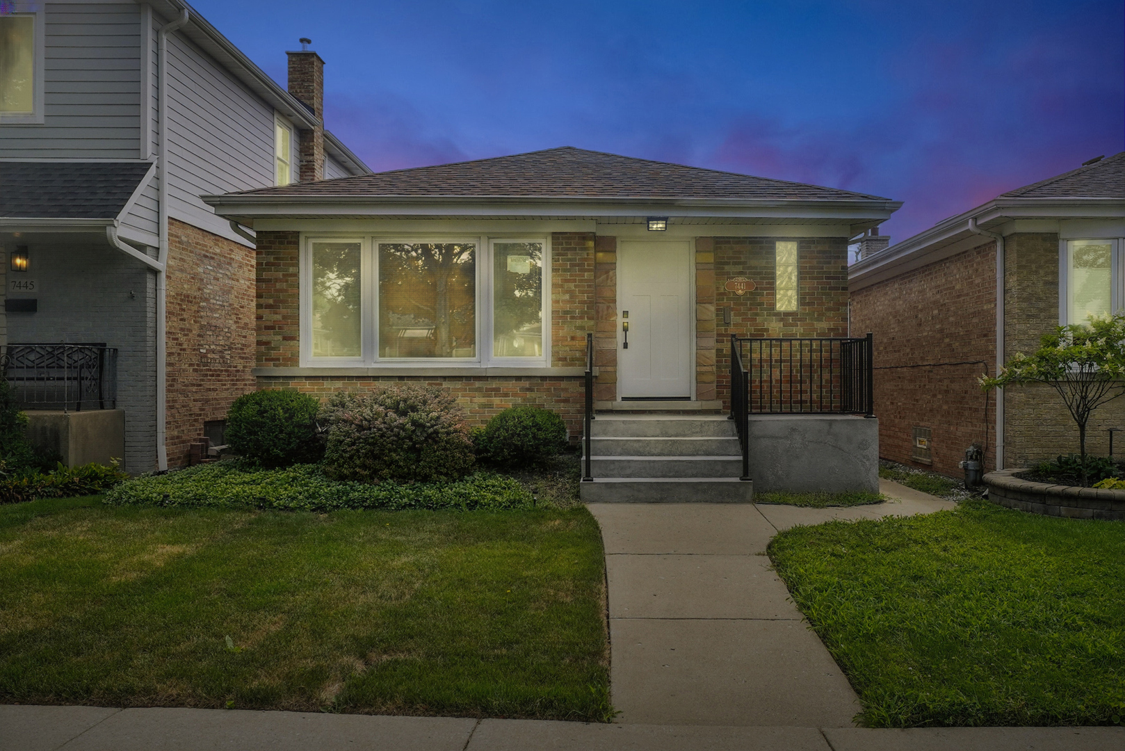 Property Photo: 7441 N Oriole Avenue IL 60631