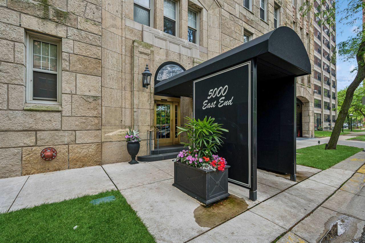 Property Photo: 5000 S East End Avenue 18C IL 60615