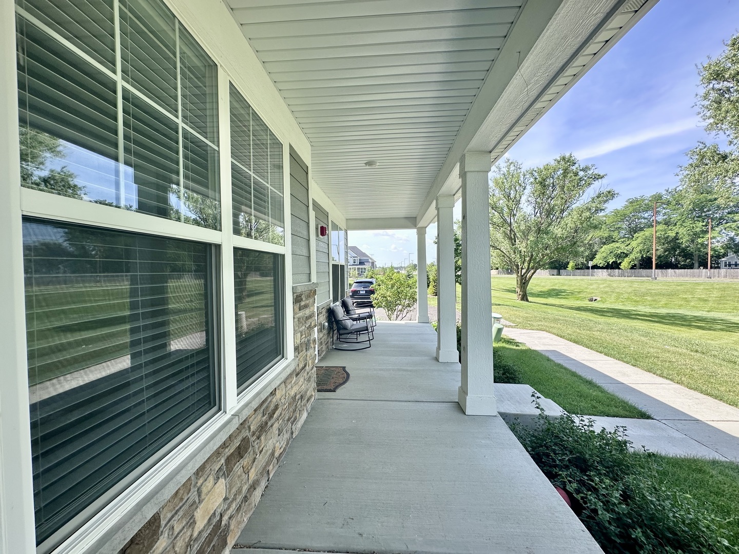 Property Photo: 371 Didier Court IL 60089