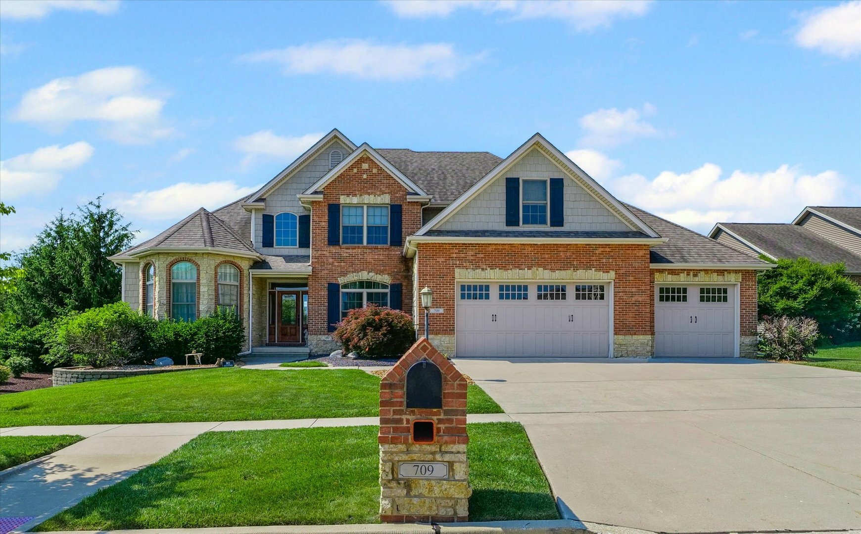 709 Lake Falls Boulevard  Savoy IL 61874 photo