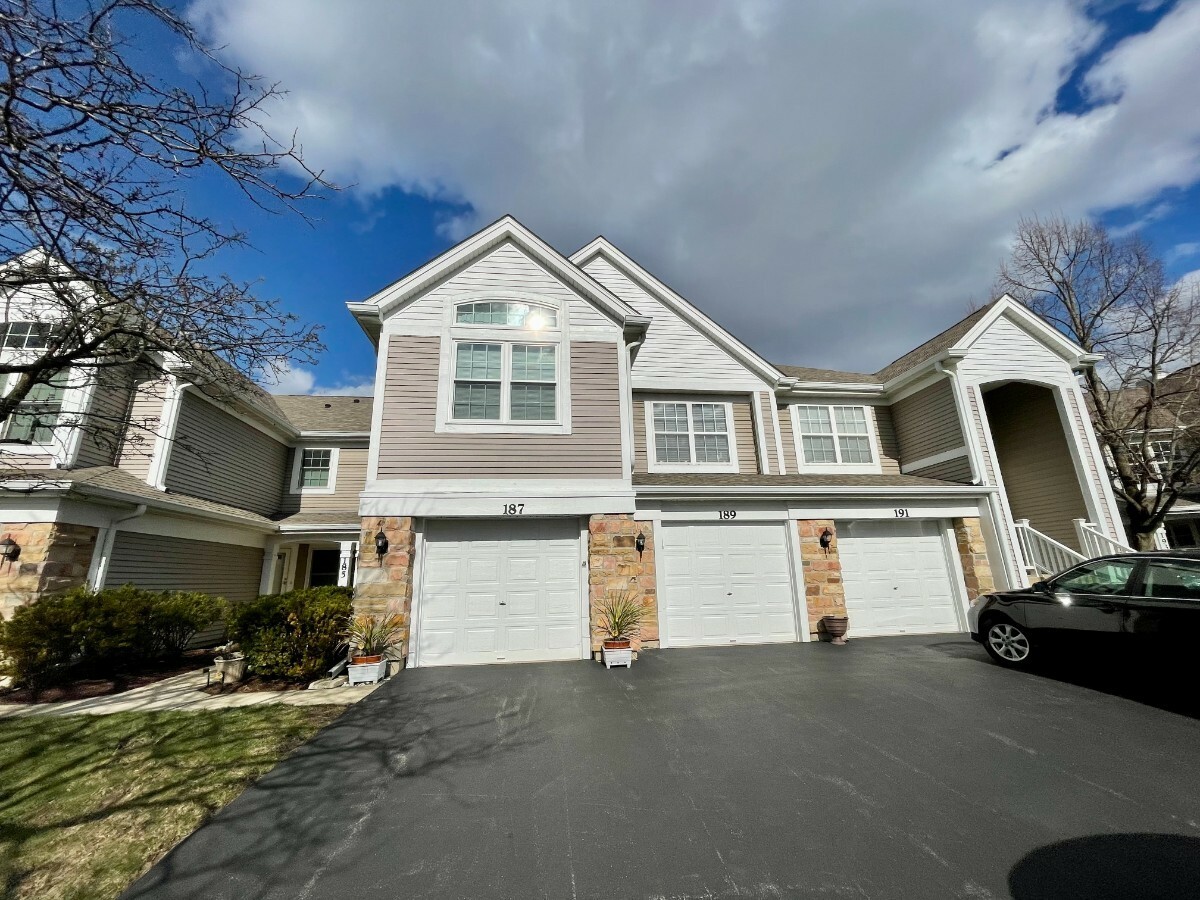 Property Photo: 189 Lenox Court IL 60188