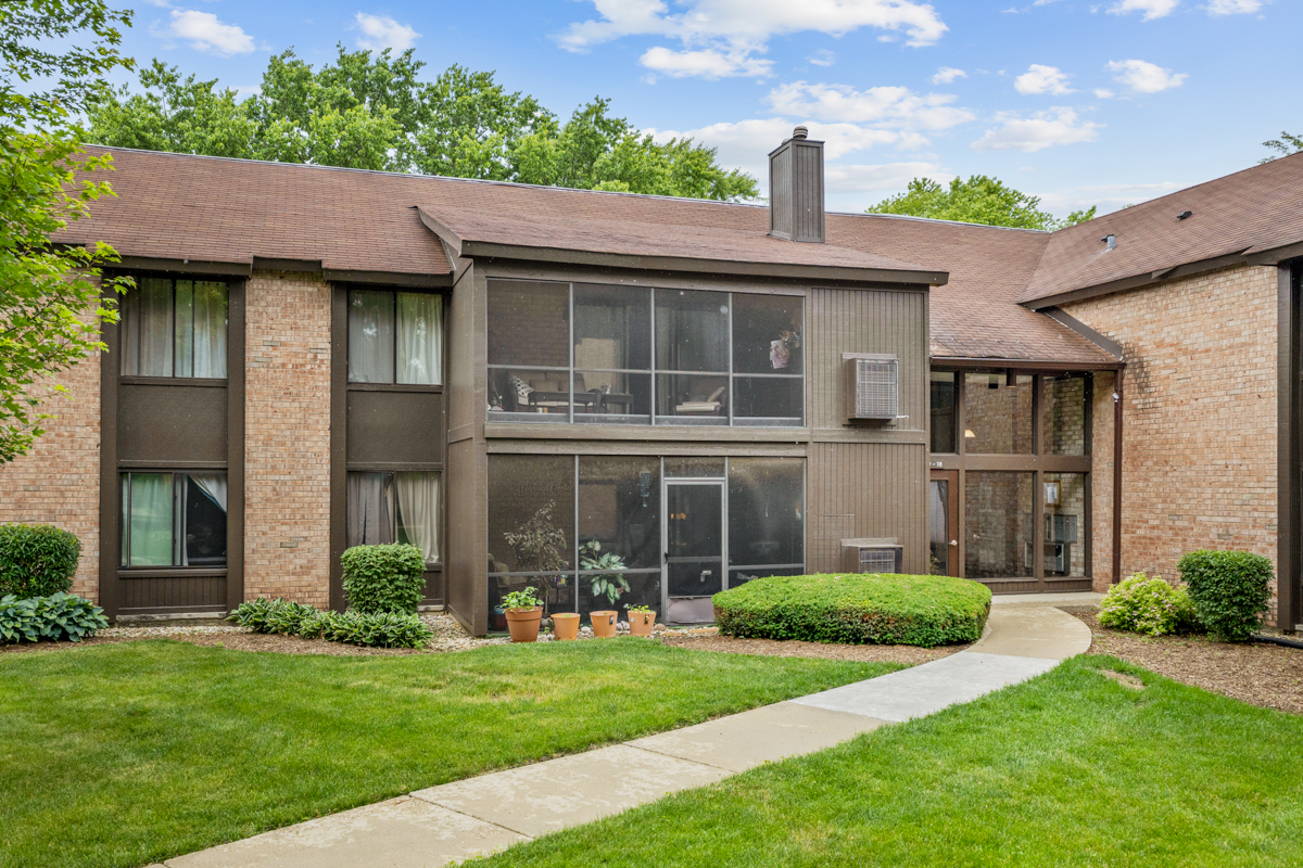 Property Photo: 740 Saint Andrews Lane 13 IL 60014