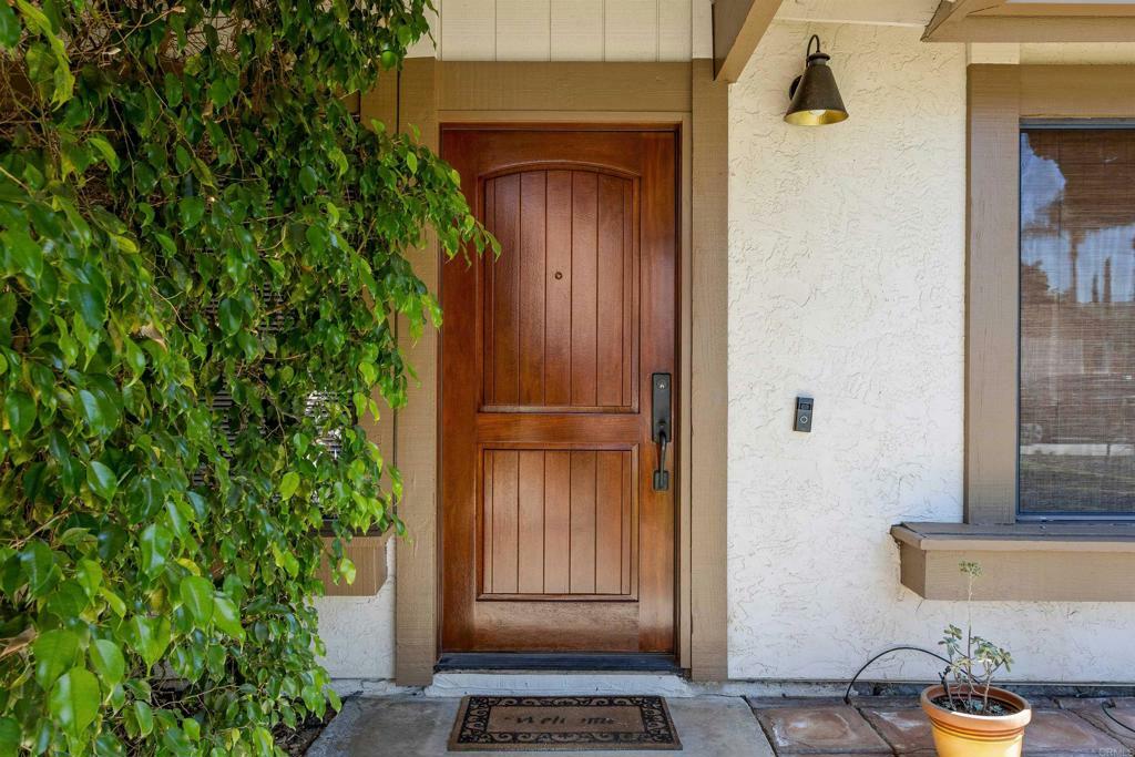 Property Photo:  468 Las Brisas Dr  CA 92027 