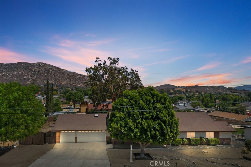 Property Photo:  2703 Reservoir Drive  CA 92860 