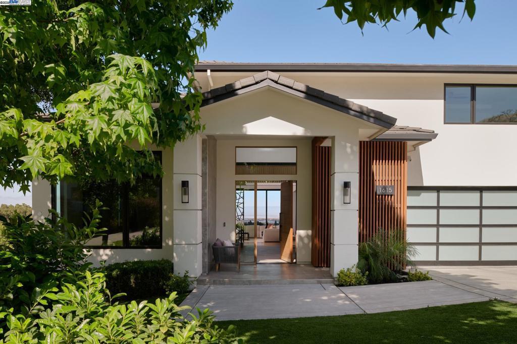 Property Photo: 1615 Vinehill Court CA 94539