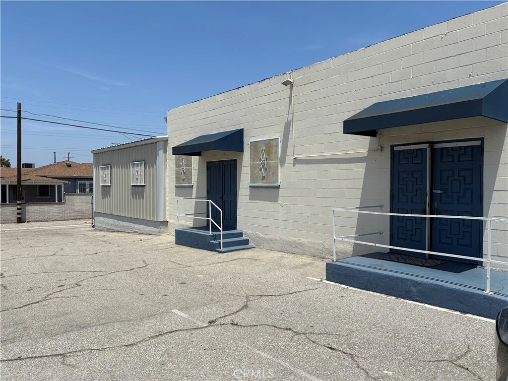 Property Photo: 1721 W. Century Blvd CA 90047