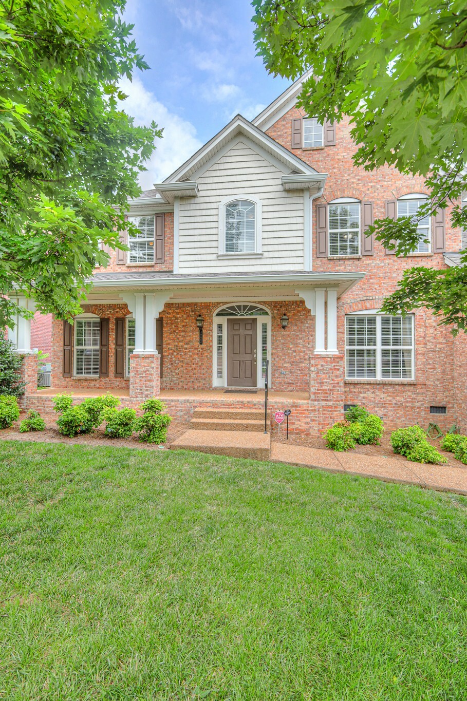 Property Photo:  1222 Broadmoor Cir  TN 37067 