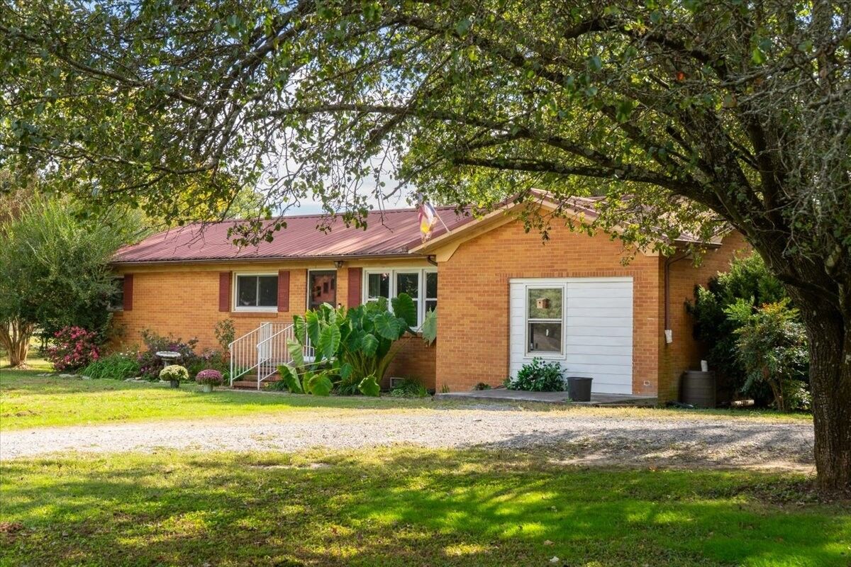 Property Photo: 69 Prospect Rd E TN 37334
