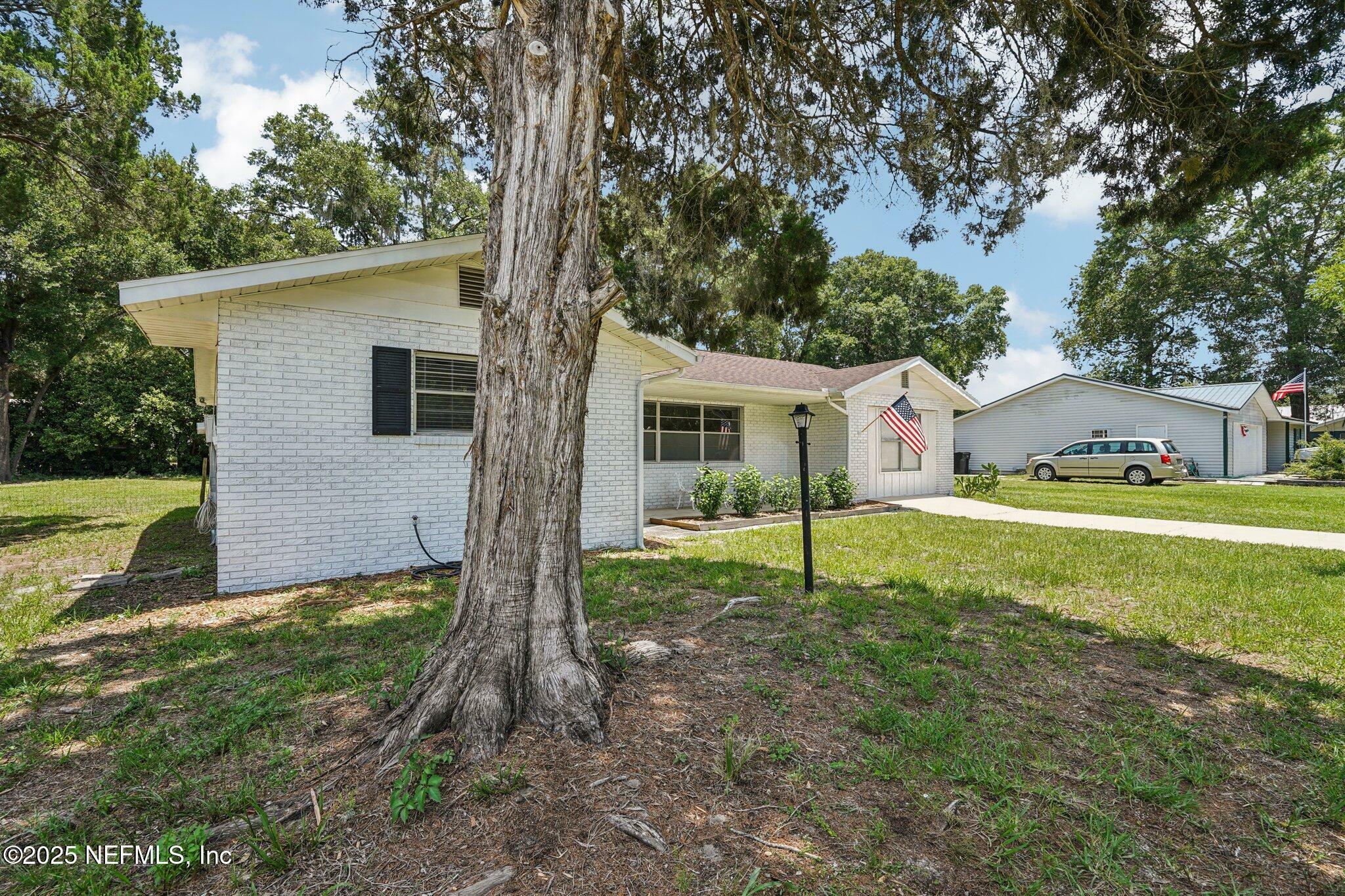 Property Photo: 645 Shady Lane FL 32656