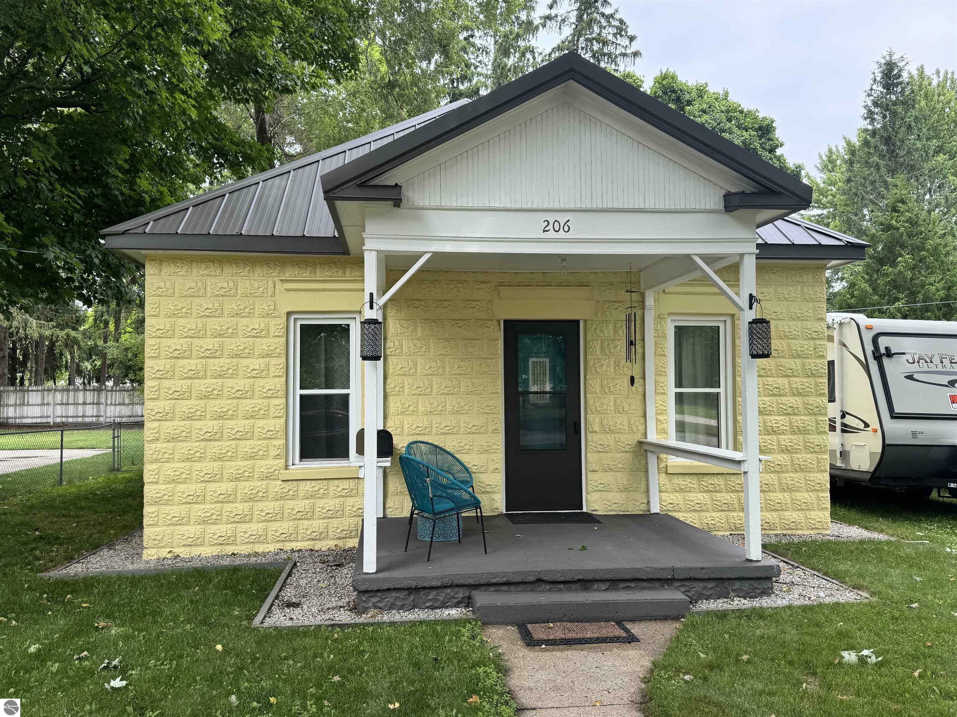 Property Photo: 206 W State Street MI 48617