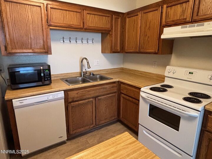 Property Photo:  1465 E Peckham Lane  NV 89502 