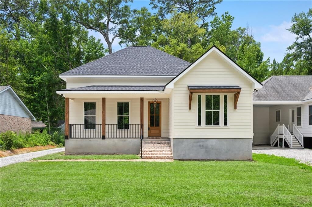 Property Photo:  1023 W 19th Avenue  LA 70433 