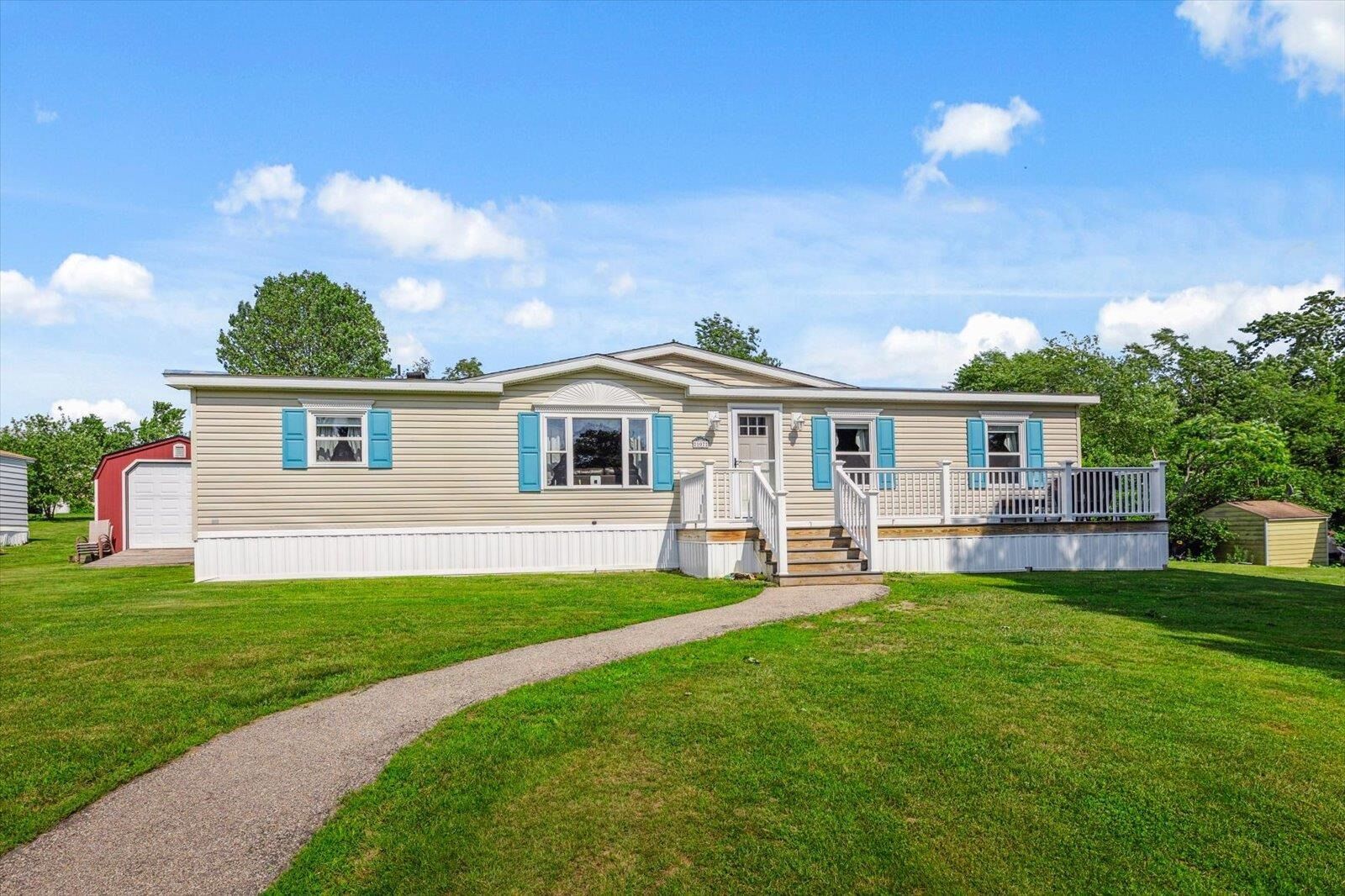 Property Photo:  107 Crestwood Lane  NH 03048 