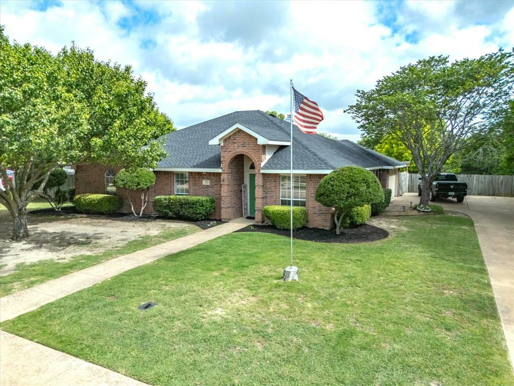 Property Photo: 741 High Point Drive TX 76065