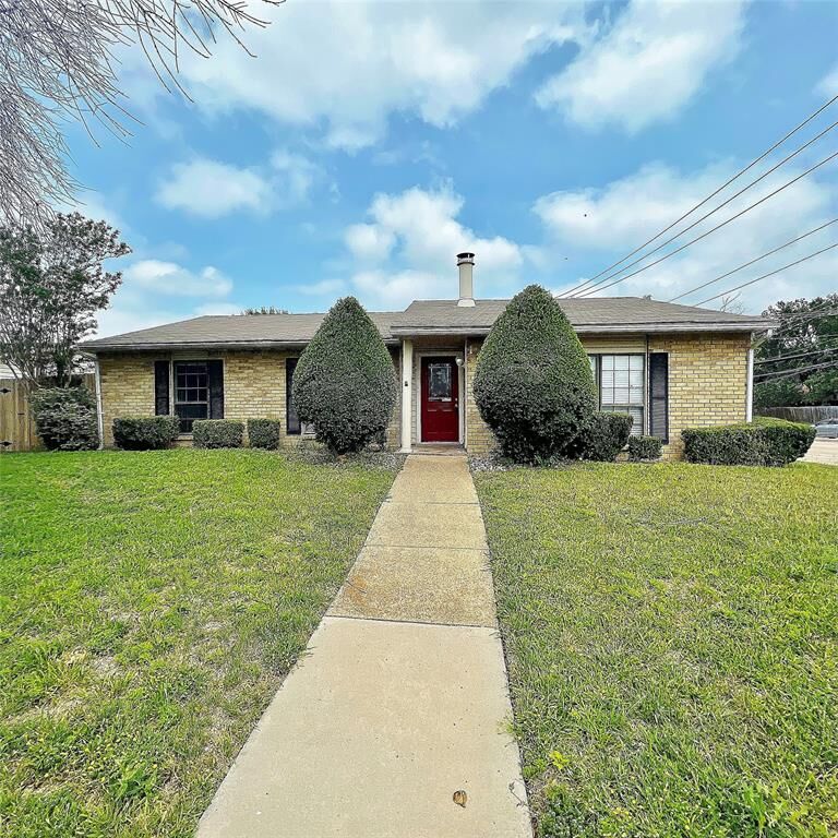 Property Photo: 1802 Natchez Court TX 75052