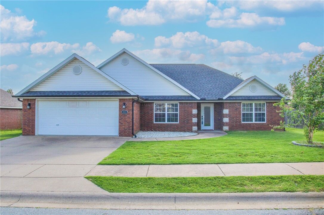 Property Photo:  625 Asboth Street  AR 72751 