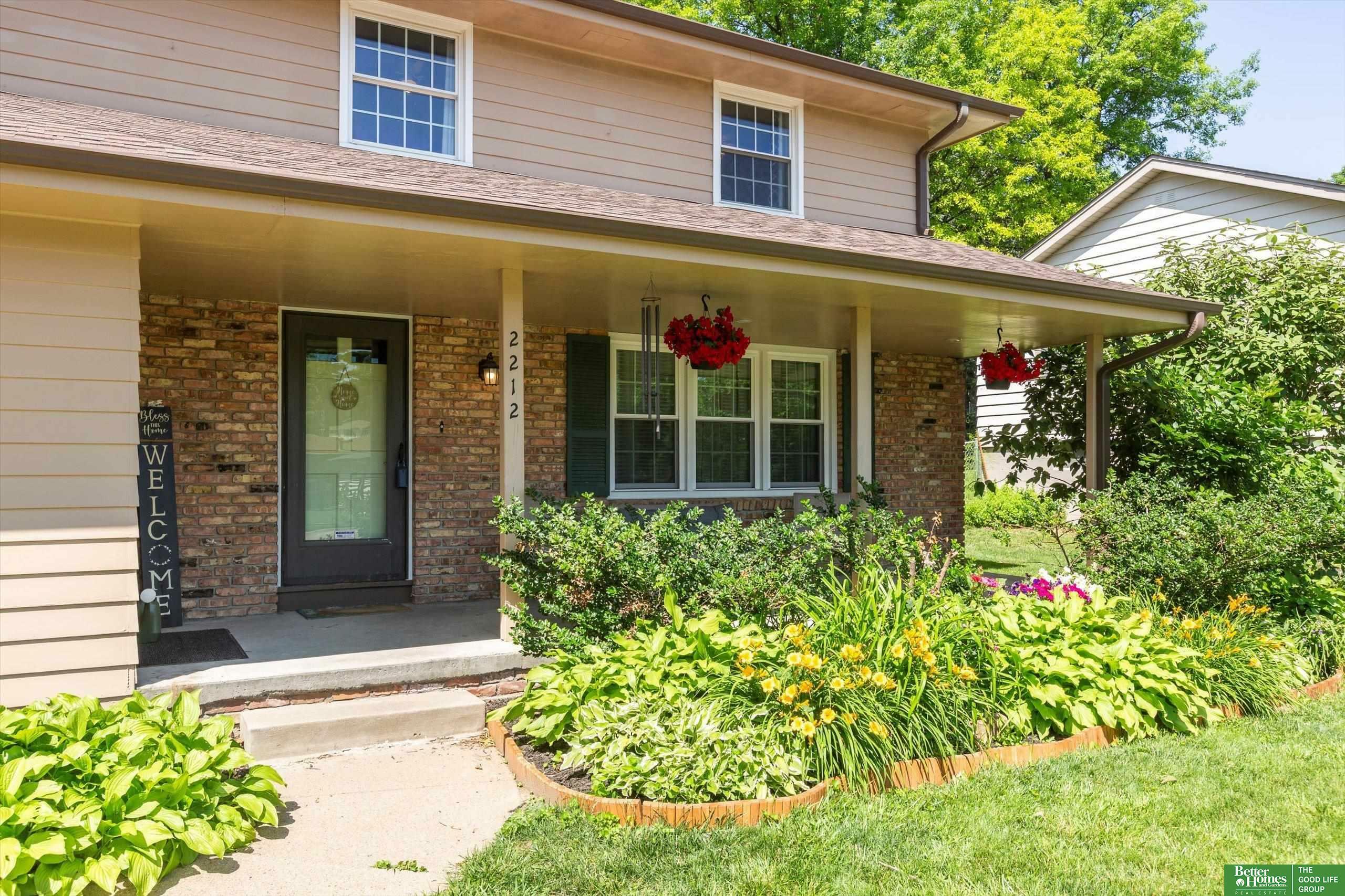 Property Photo: 2212 N 99 Street NE 68134