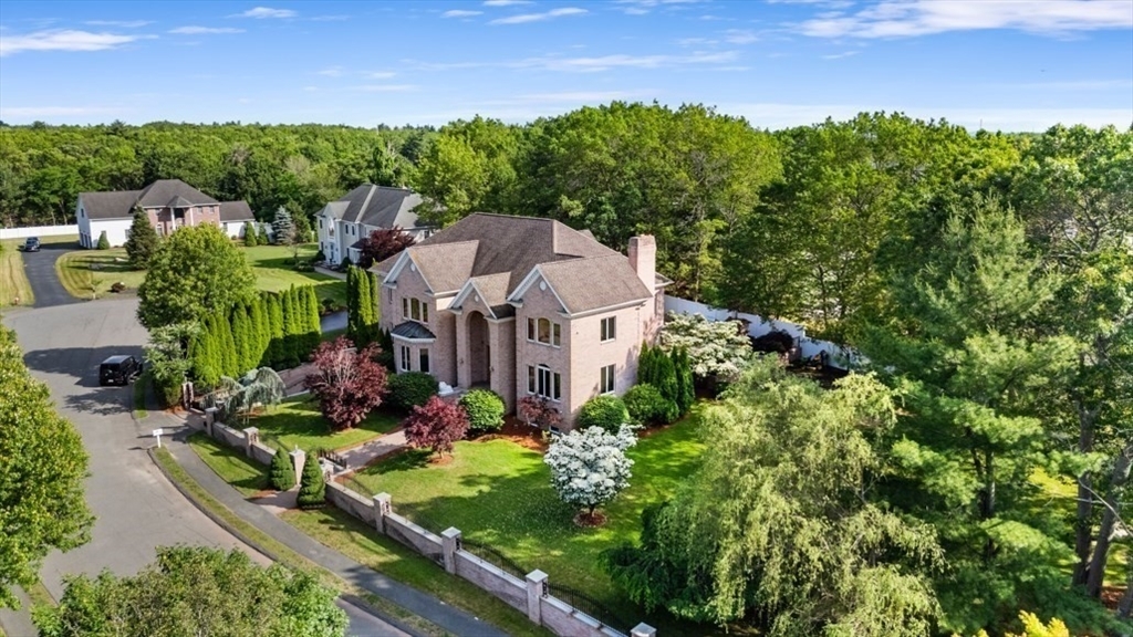 Property Photo:  5 Stagecoach  MA 01940 