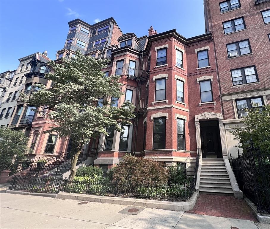 Property Photo: 86 Commonwealth Avenue 2F MA 02116