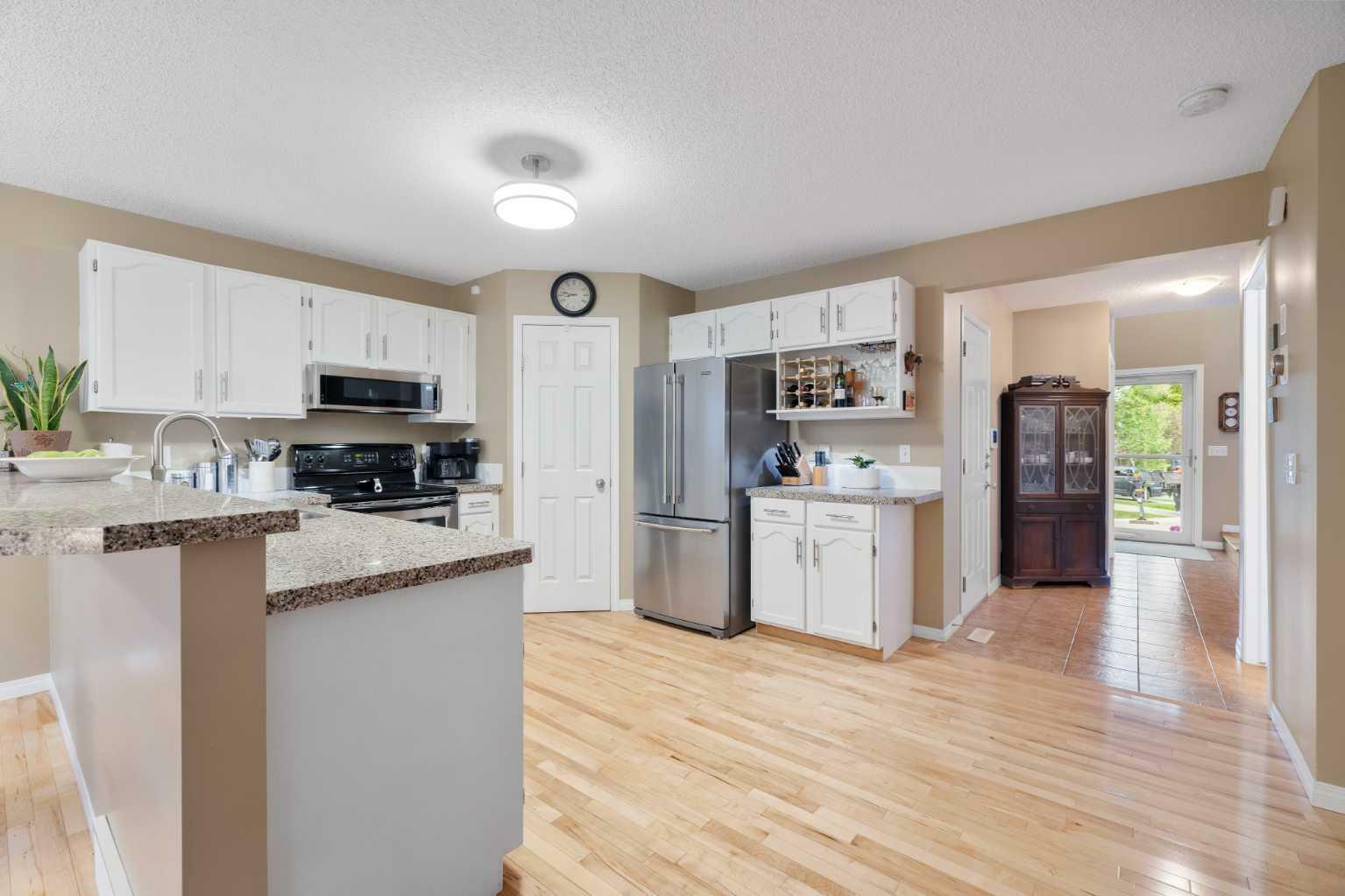 Property Photo:  59 Hidden Creek Rise NW  AB T3A 6L3 