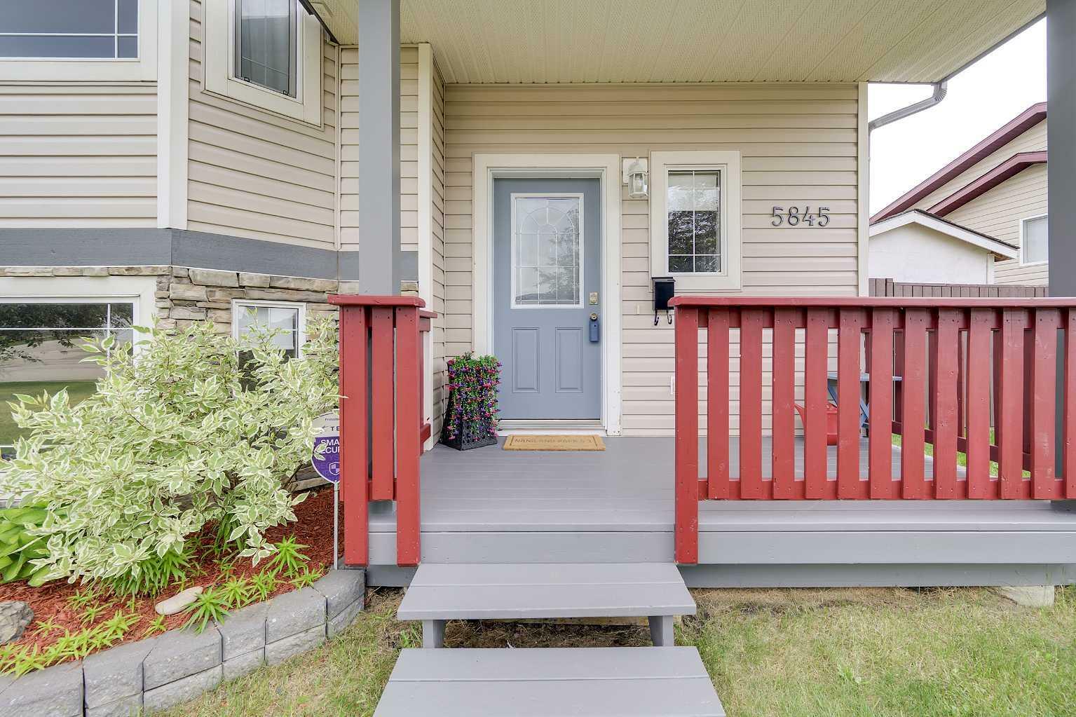 Property Photo: 5845 Park Street AB T4M 0H1