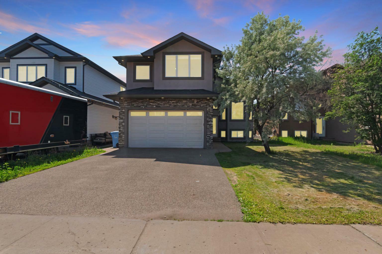 Property Photo:  244 Hawthorn Way  AB T9K 0T2 