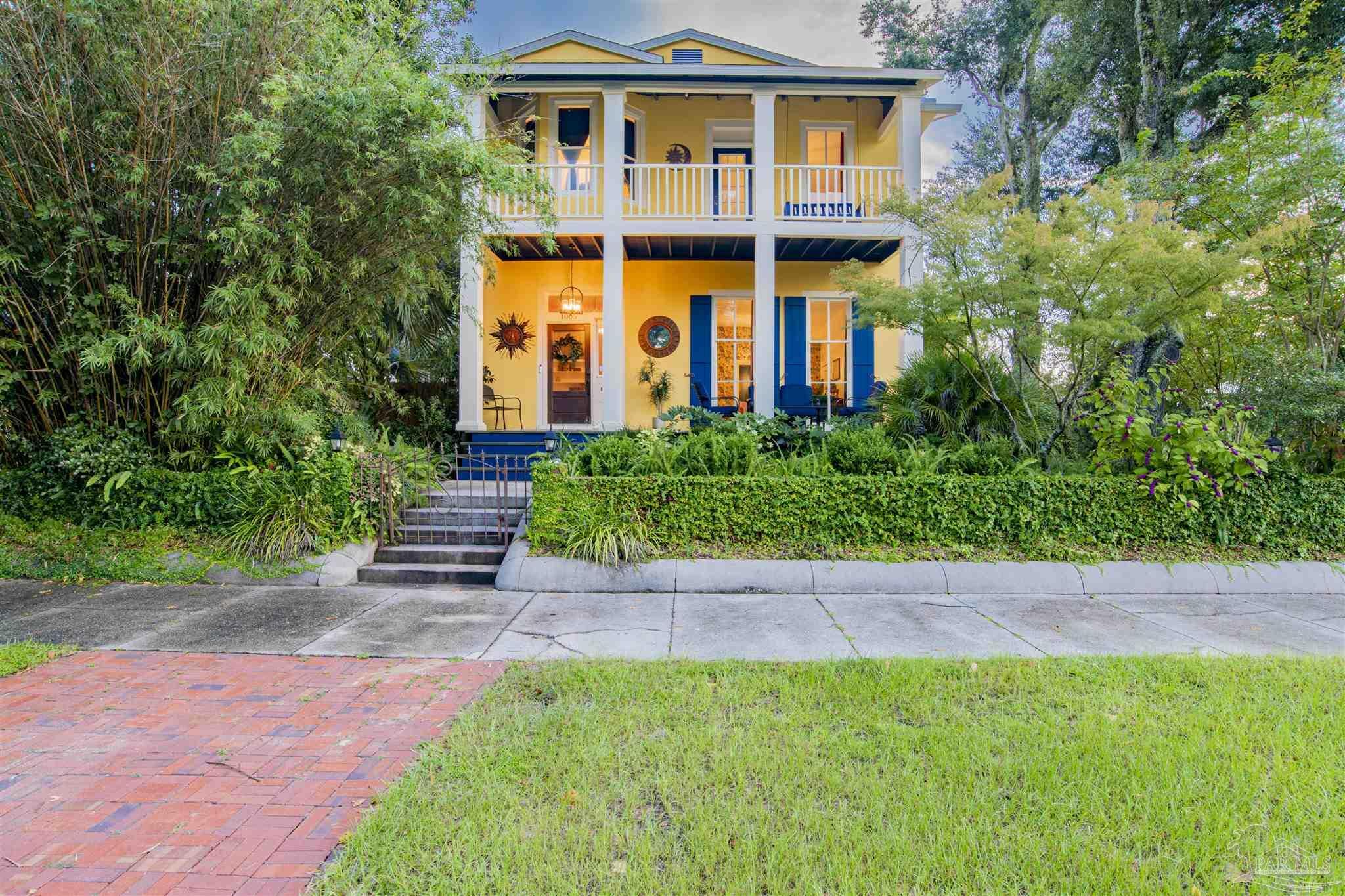 Property Photo: 1005 E Jackson St FL 32501
