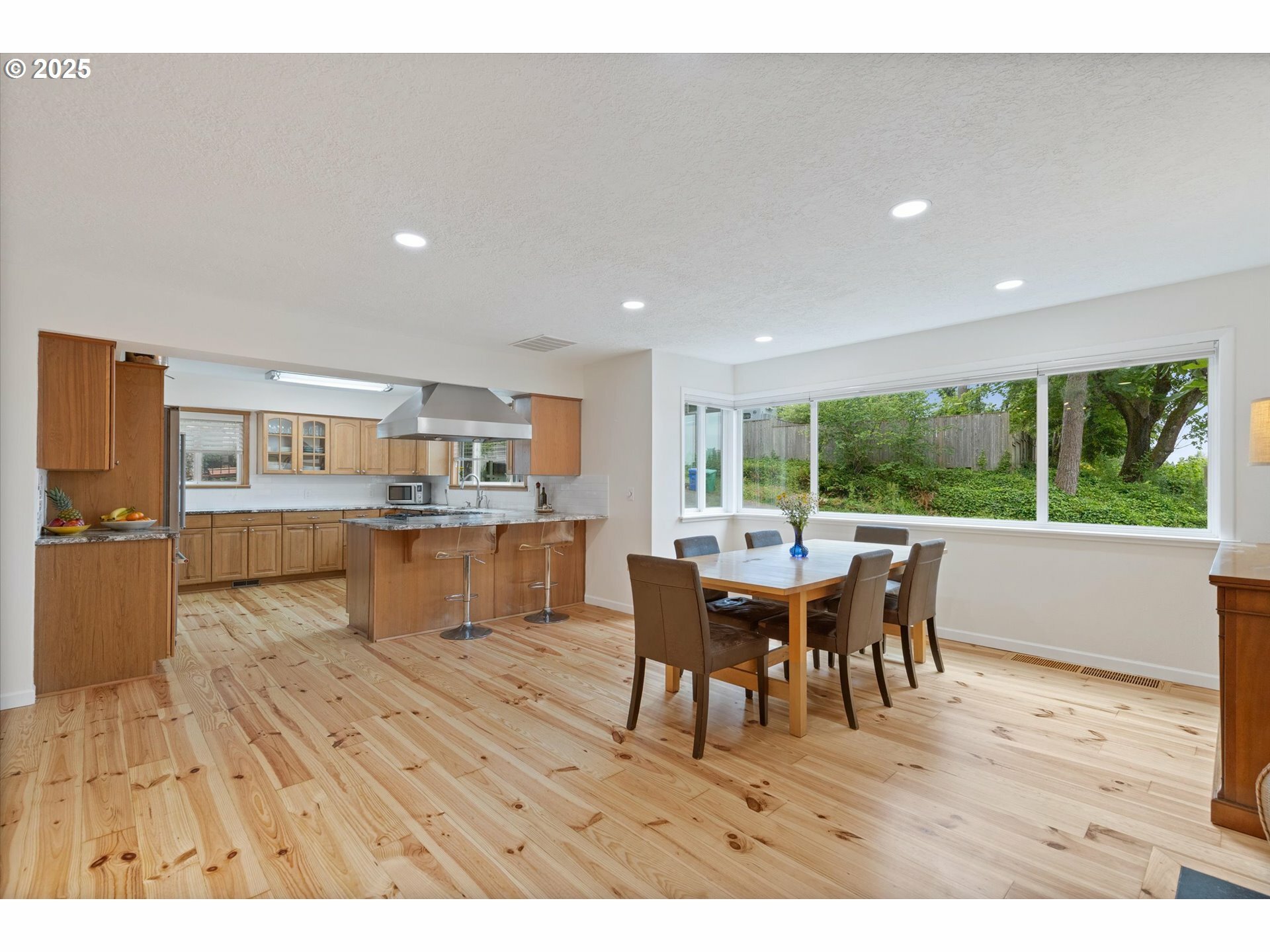 Property Photo:  2245 SW Martha St  OR 97239 
