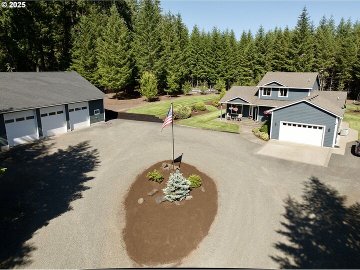 Property Photo: 94703 Johnson Rd OR 97454