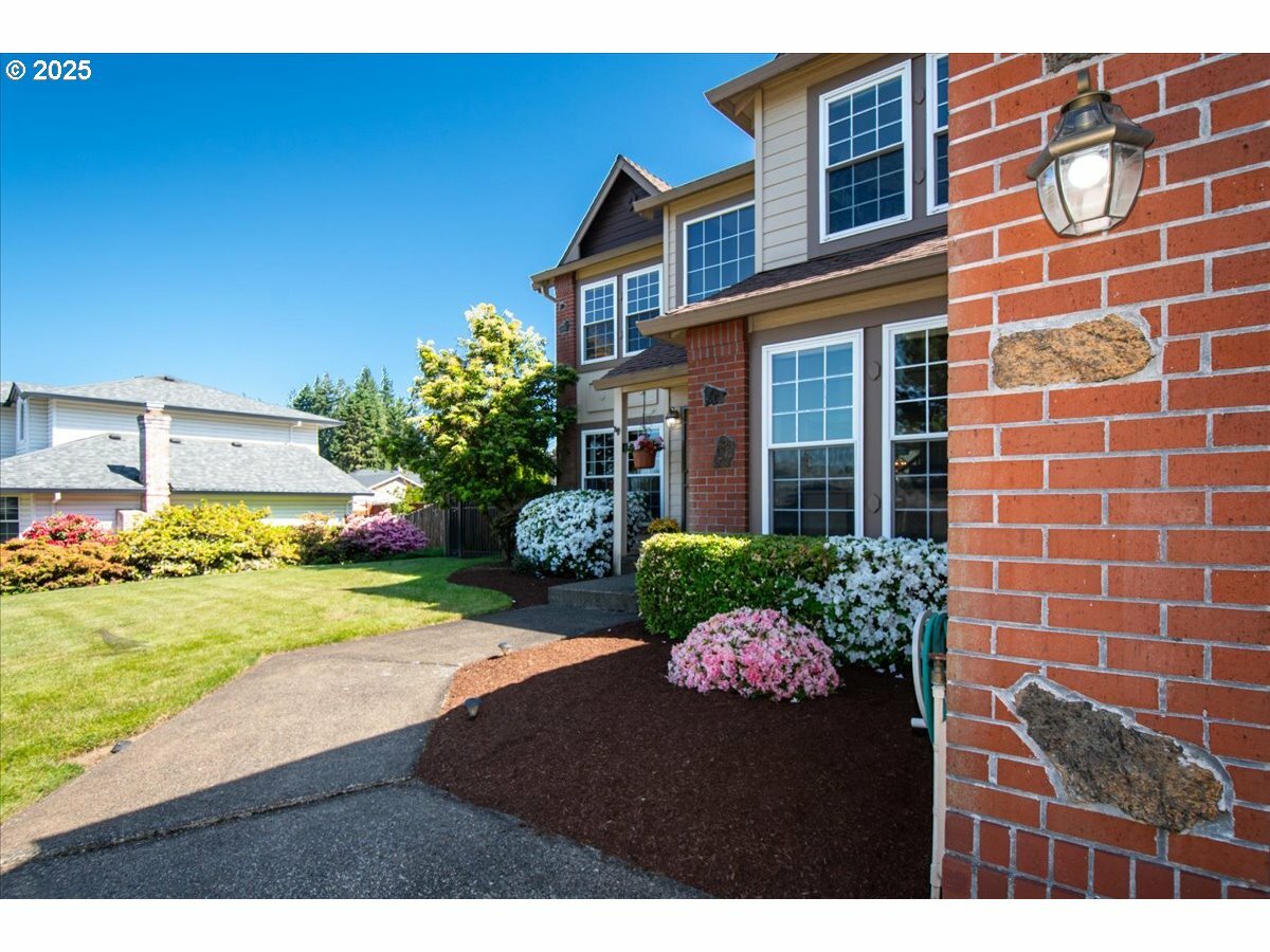 Property Photo: 601 NW 110th Way WA 98685