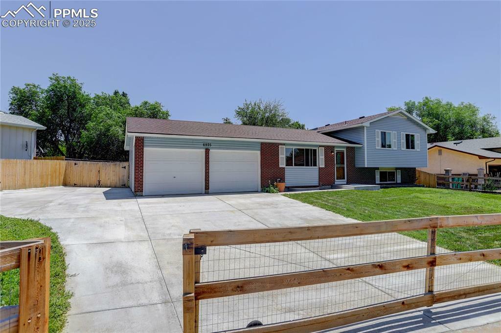 Property Photo: 6925 Burroback Avenue CO 80911