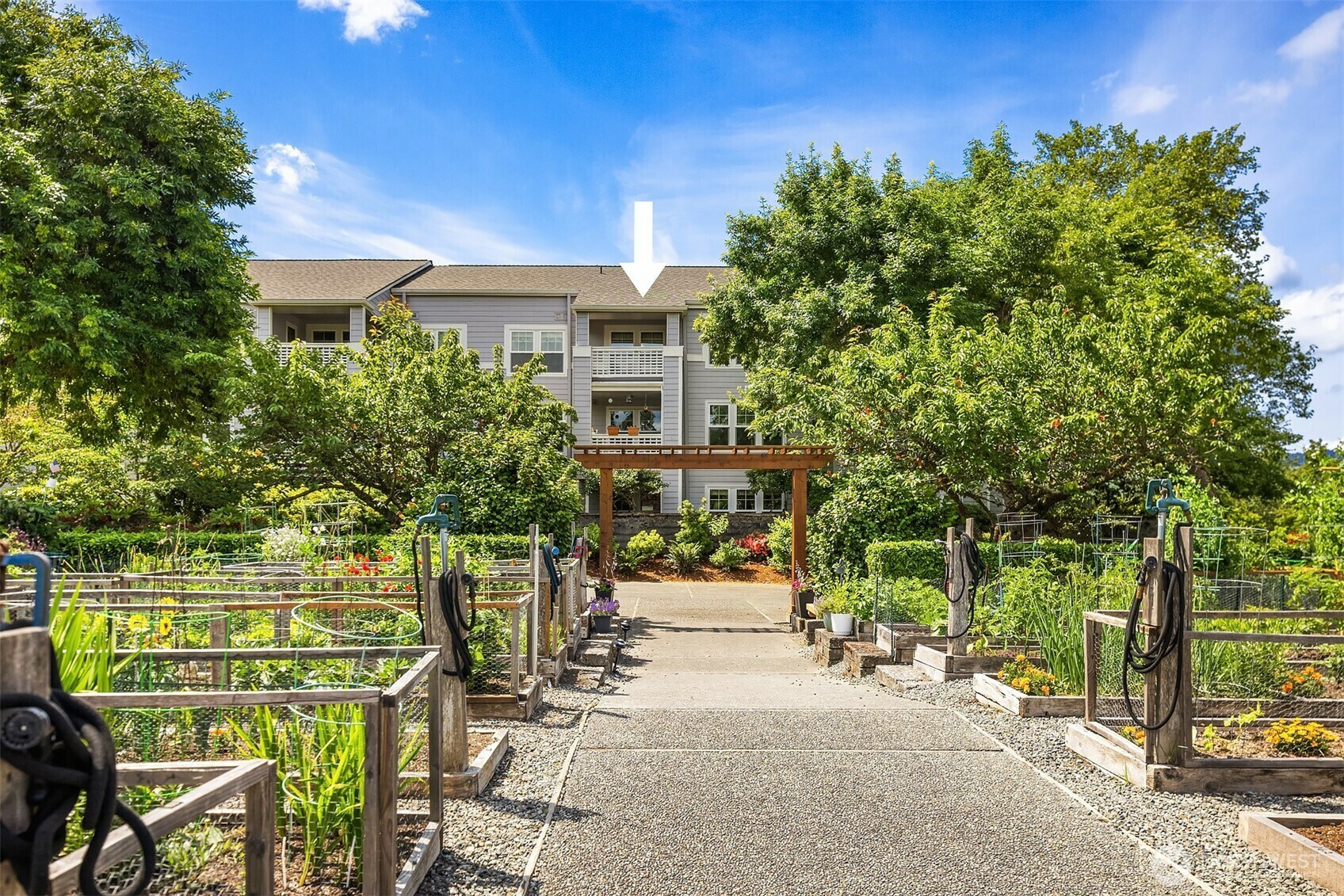 Property Photo: 3941 226 Place SE 313 WA 98029