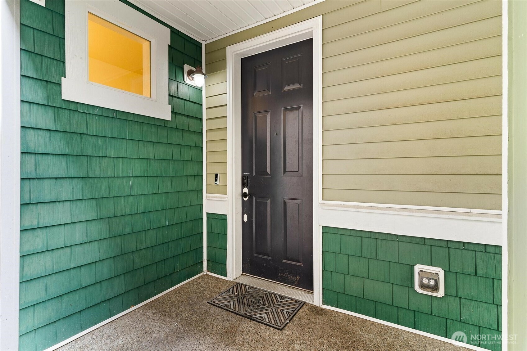 Property Photo:  4212  Edgewater Boulevard NE  WA 98516 