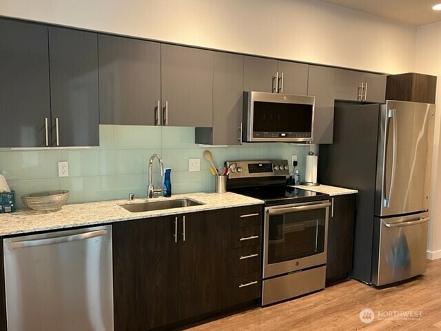 Property Photo: 1085 103rd Avenue NE 116 WA 98004