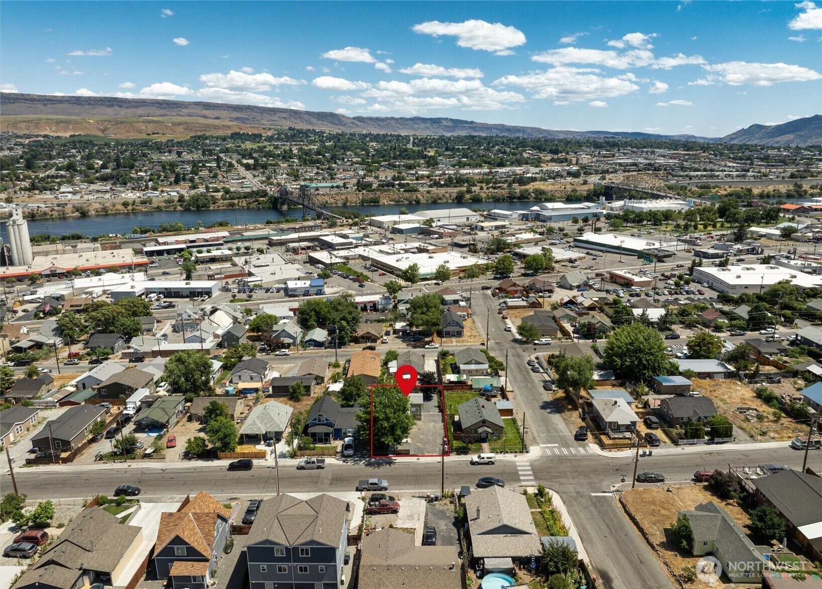 Property Photo: 755 S Chelan Ave WA 98801