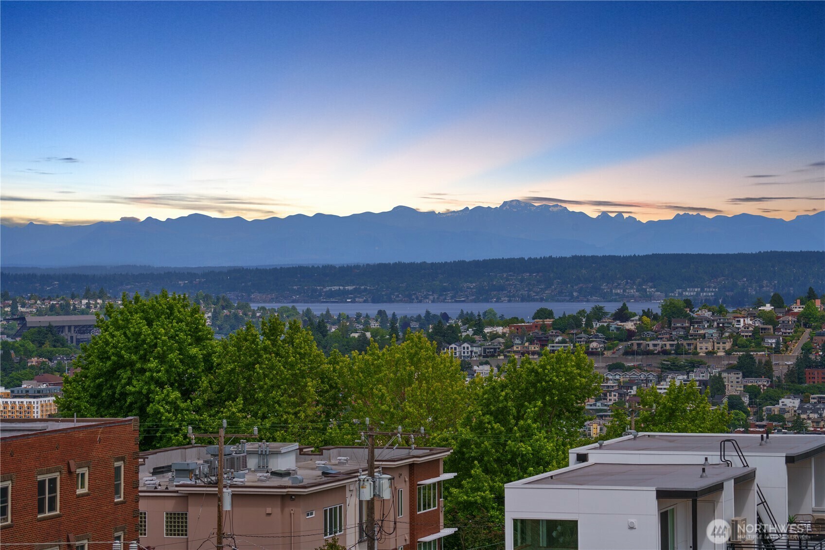 1818  Bigelow Avenue N 403  Seattle WA 98109 photo