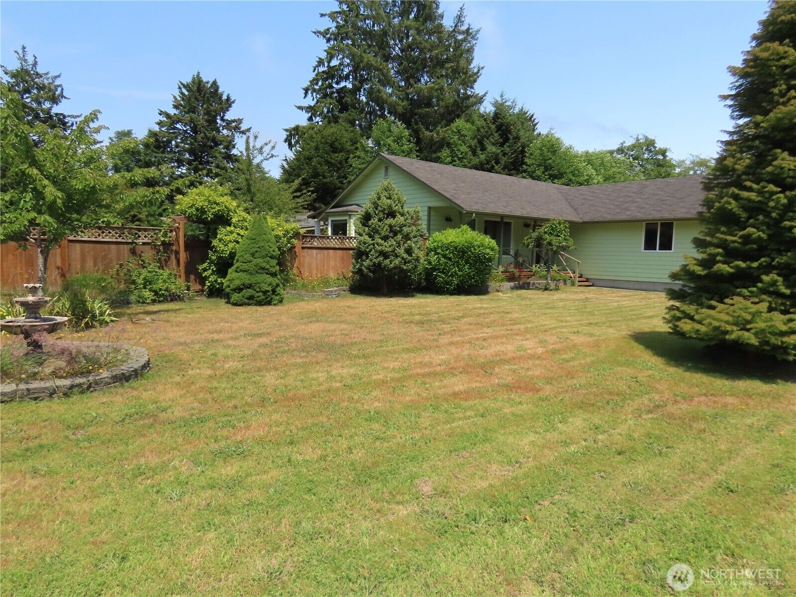 Property Photo:  526 W Newell Avenue  WA 98595 