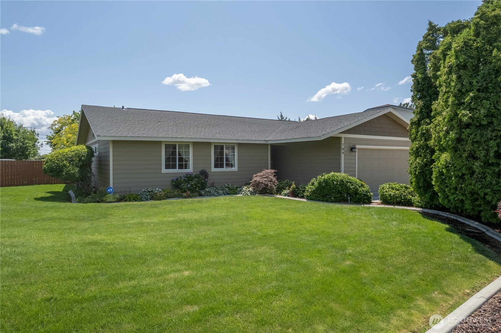 Property Photo: 709 W Sage Bay Drive WA 98837