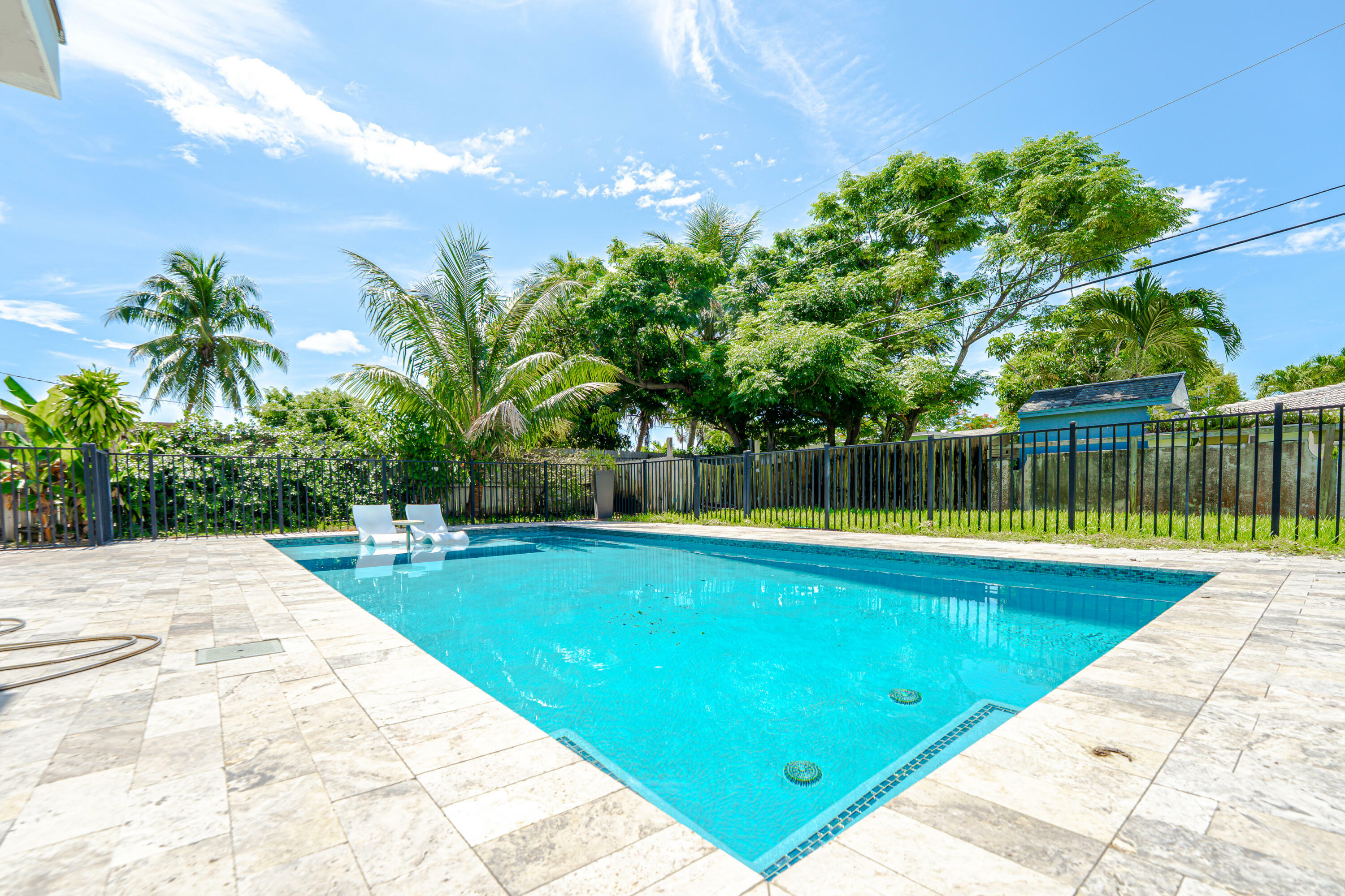Property Photo: 450 NE 38th Street FL 33431