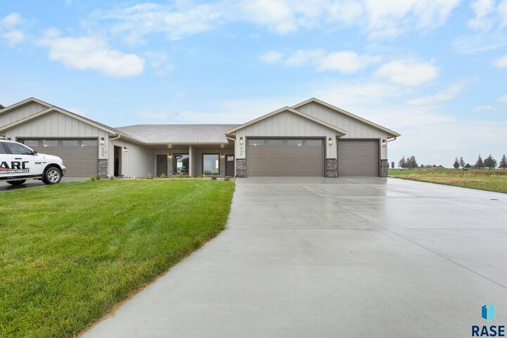 Property Photo: 505 Mill Pond Rd 1 IA 51246