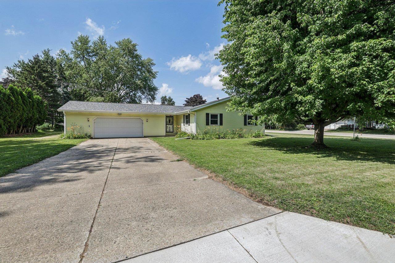 Property Photo: 1552 Johnson Street WI 53589