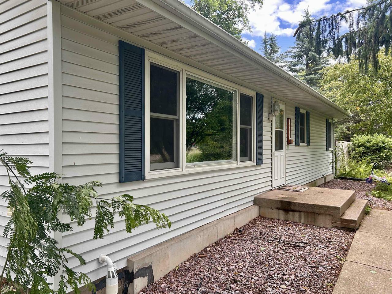 Property Photo: 1090 North Water Street WI 53818