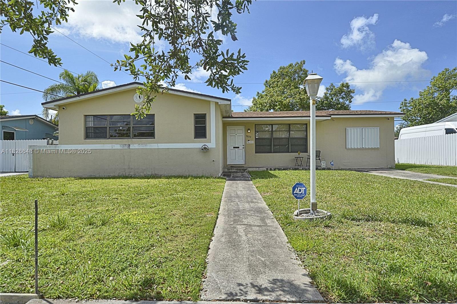 Property Photo: 9870 Bahama Dr FL 33189